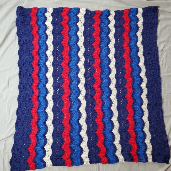 VINTAGE Blue Scalloped Handknit Afghan Crochet Blanket Throw HANDMADE Soft 36x40 - Picture 1 of 8